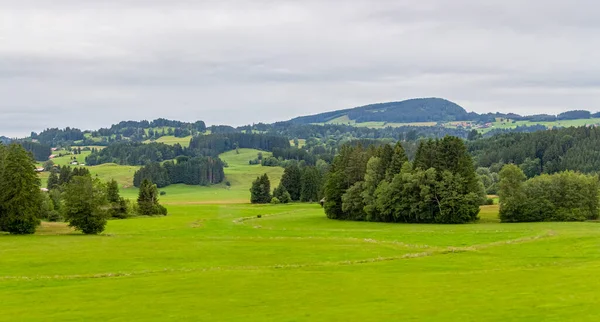 ドイツ バイエルン州のアッパー アルガウの町 インメンシュタット周辺の牧歌的な風景 — ストック写真