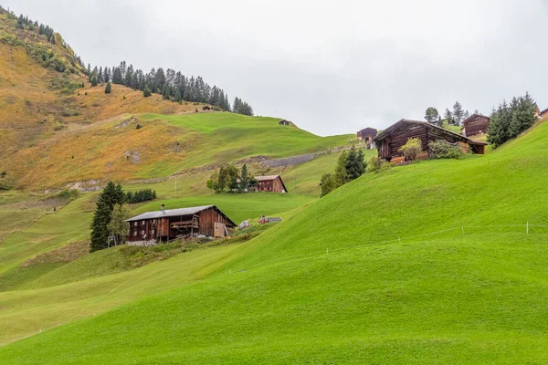 ของ Idyllic รอบ Warth เทศบาลในเขต Bregenz ในร ฐออสเตร Vorarlberg — ภาพถ่ายสต็อก