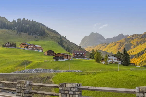 ของ Idyllic รอบ Warth เทศบาลในเขต Bregenz ในร ฐออสเตร Vorarlberg — ภาพถ่ายสต็อก