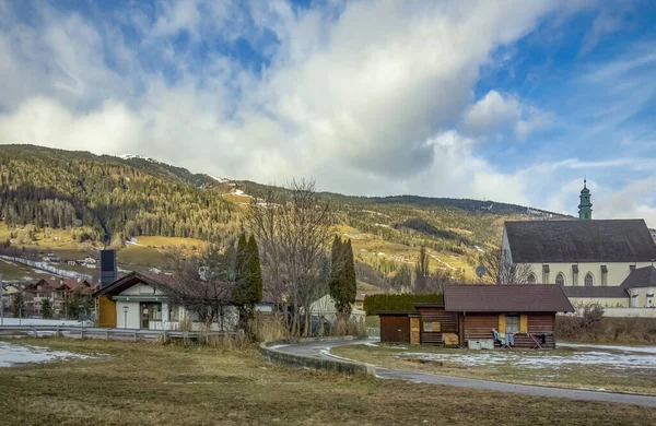 Cenário Ensolarado Torno Uma Aldeia Tirol Sul Inverno — Fotografia de Stock