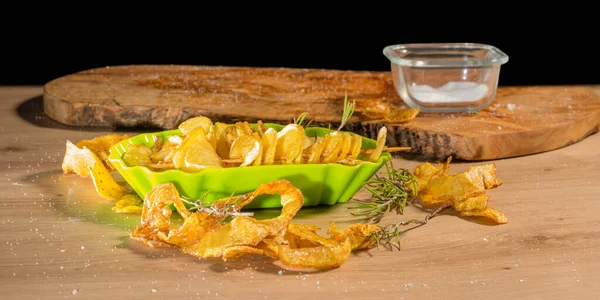 Some Deep Fried Spiral Sliced Potatoes Some Thyme Wooden Board — Stock Photo, Image