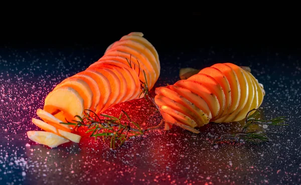 Brightly Illuminated Spiral Sliced Raw Potatoes Some Thyme Dark Back — Stock Photo, Image