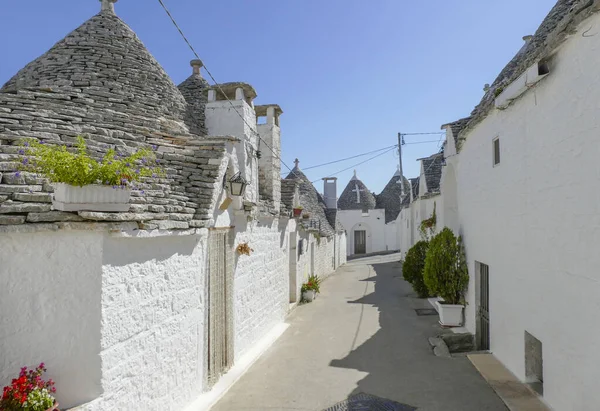 Impressão Ensolarada Casas Trulli Uma Cidade Chamada Alberobello Apúlia Itália — Fotografia de Stock