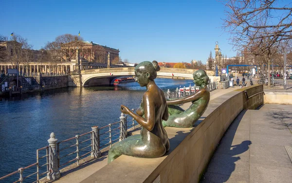 Esculturas Bronze Rio Spree Berlim Capital Maior Cidade Alemanha — Fotografia de Stock