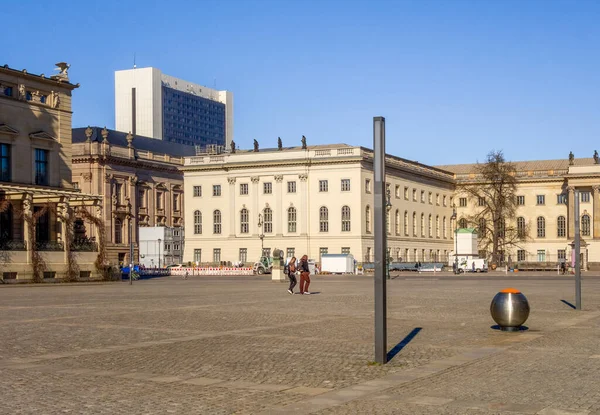 ドイツ最大の都市 ベルリンのフンボルト大学周辺の風景 — ストック写真