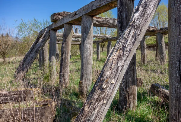 Rundown Medieval Edifício Madeira Permanece Ambiente Ensolarado Início Primavera — Fotografia de Stock