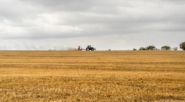 Stormy Farmland Scenery Showing Tractor Stubble Field Hohenlohe Area Southern — Stockfoto