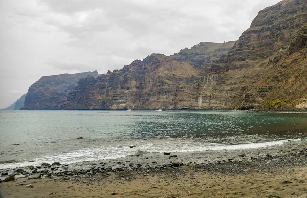 对加那利岛Tenerife西海岸圣地亚哥德泰德市旅游胜地Los Gigantes的印象 — 图库照片
