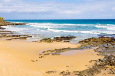 Cumberland Nehri Sahili 250 metre uzunluğundadır ve dereden geçer ve alçak, çimenli bir bölge olan Lorne, Victoria, Avustralya tarafından desteklenir.
