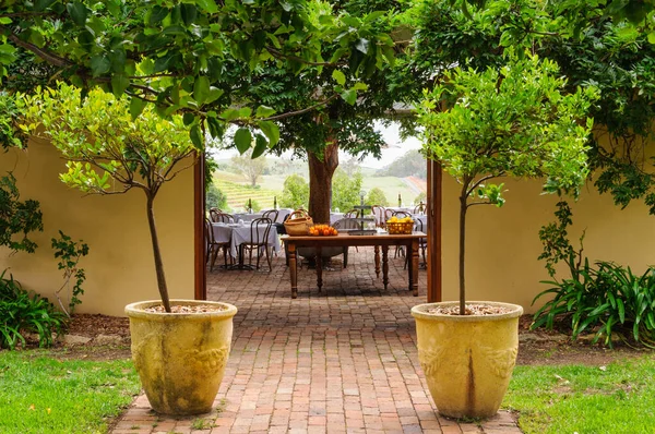 Toegang Tot Binnenplaats Van Het Bekroonde Restaurant Bistro Molines Mount Stockfoto