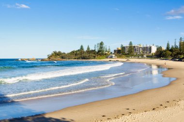 Öğleden sonra güneşli şehir plajı - Port Macquarie, NSW, Avustralya
