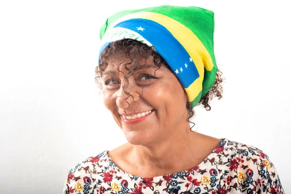 Portret Van Een Volwassen Lachende Braziliaanse Vrouw Die Een Bandana — Stockfoto