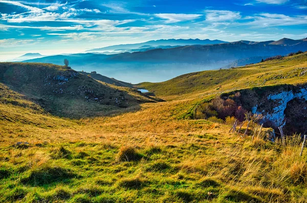 Uitzicht Bergen Herfst Prachtig Natuurlandschap Het Regionale Natuurpark Van Lessinia Stockfoto