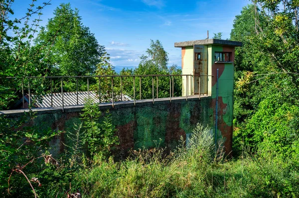 Torre Control Área Abandonada Antigua Base Militar Fuerza Aérea Cima —  Fotos de Stock