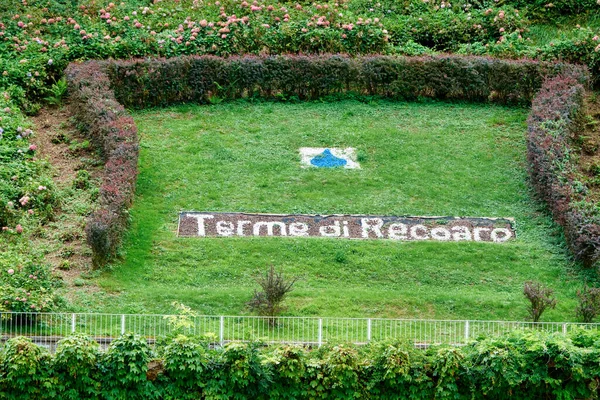 Word Recoaro Terme Written Ground Flower Bed Park Thermal Complex —  Fotos de Stock