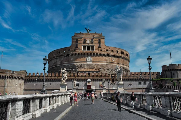 2014年6月22日 イタリア ローマのハドリアヌスの霊廟としても知られるサンタンジェロ城 聖天使の城 かつてはローマで最も高い建物だった 有名なイタリアのランドマーク — ストック写真