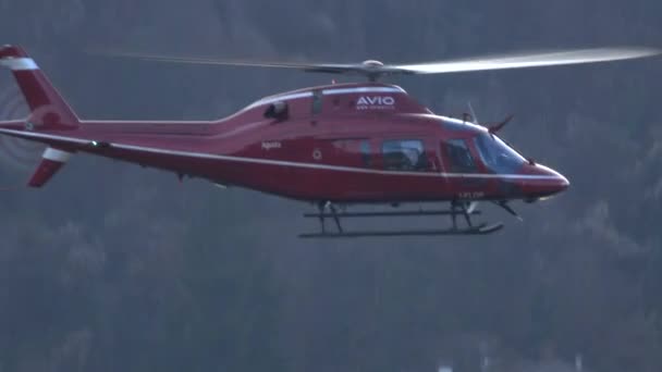 2022 Valdagno Olaszország Helikopter Felszállás Repülőtérről Naplementekor — Stock videók