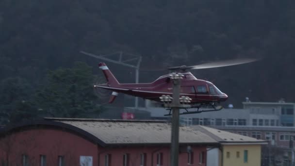 2022 Valdagno Italia Atterraggio Elicottero Eliporto Tramonto — Video Stock
