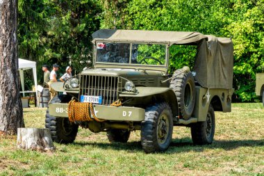 28 Ağustos 2022 Villa Varda Brugnera İtalya: Birinci Dünya Savaşı 'nın askeri-tarihi yeniden inşası. Eski askeri araçların sergilenmesi