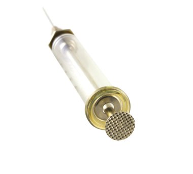 izole beyaz zemin üzerine eski şırınga