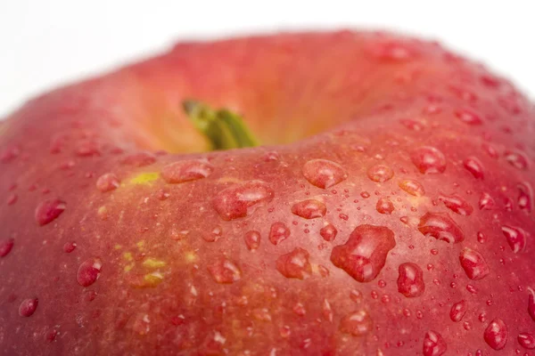 Apfel mit Tröpfchen aus nächster Nähe — Stockfoto