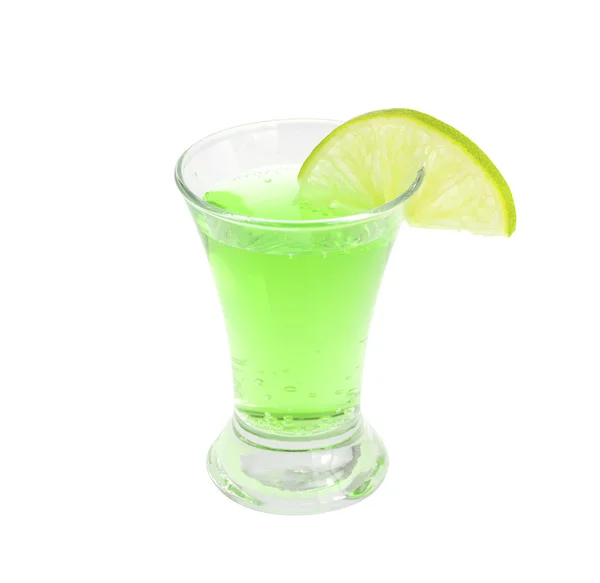 Cocktail alcolico con una calce — Foto Stock