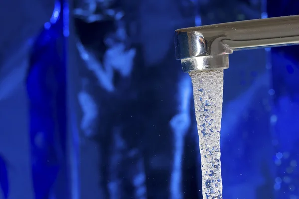 Water flowing from the tap — Stock Photo, Image