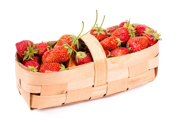 Aardbeien in een mand — Stockfoto