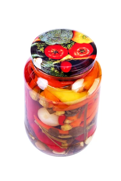 Pimientos en escabeche y especias en un banco — Foto de Stock