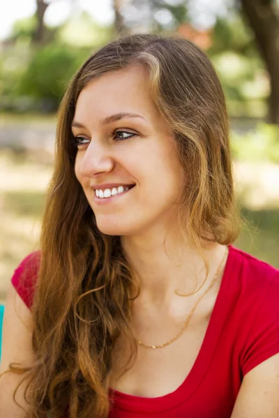 Chica joven feliz — Foto de Stock