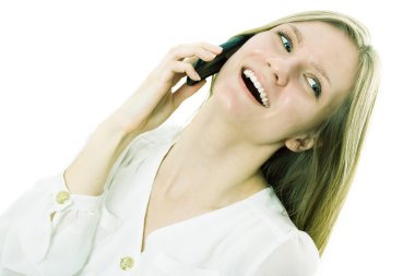 Kız telefonla konuşuyor.