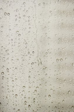 bir pencere, yağmur damlası