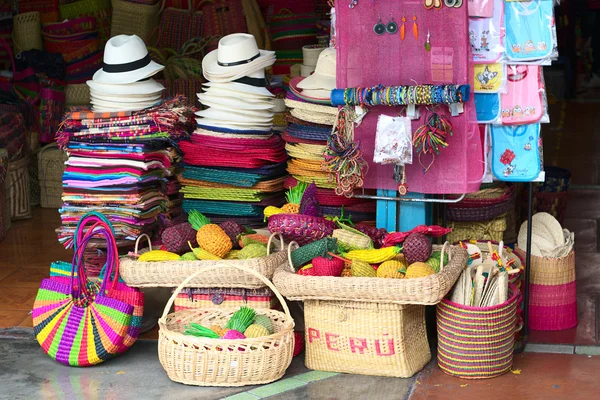 Peruvian handicrafts on exhibition — Stock Photo, Image