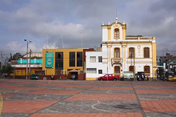 Meydanın arkasında riobamba tren istasyonu — Stok fotoğraf