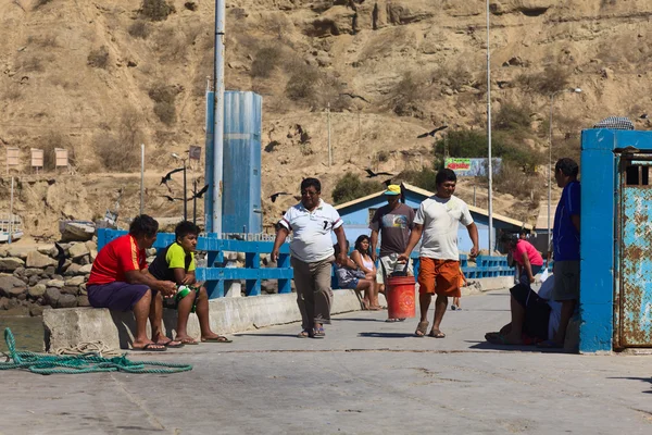 People on the Quay in Mancora, Peru — Stock Photo, Image