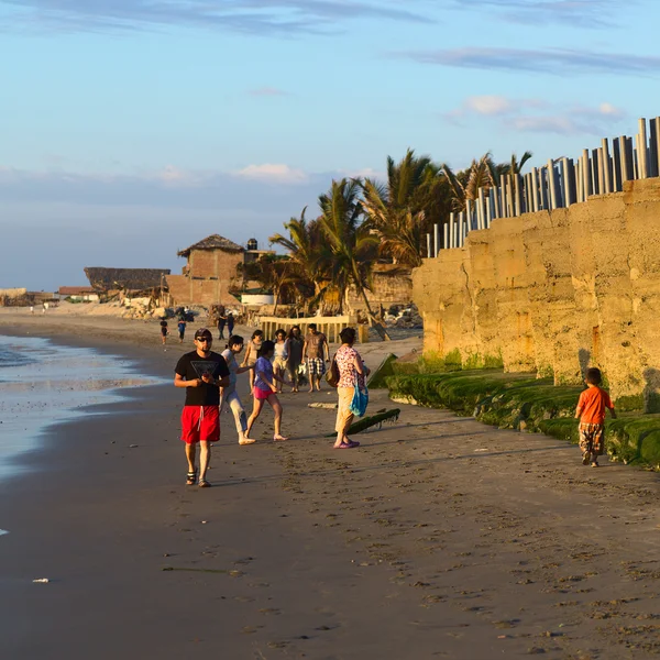 People on the Beach in Mancora, Peru — Stock Photo, Image