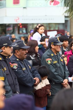Lima, peru wong geçit töreninde polis