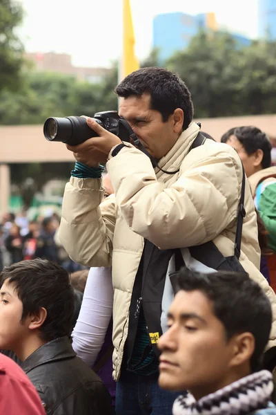Scatta una foto alla Wong Parade di Lima, Perù — Foto Stock