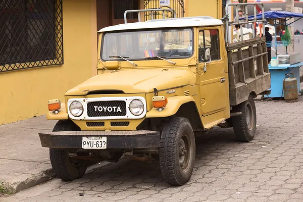 Toyota Land Cruiser in Banos, Ecuador — Stock Photo, Image