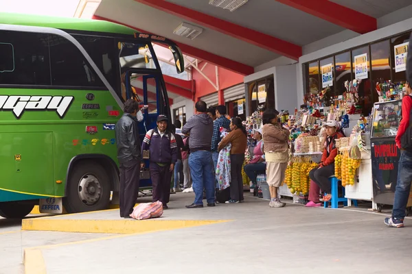 Автобусного терміналу в Банос, Еквадор — стокове фото