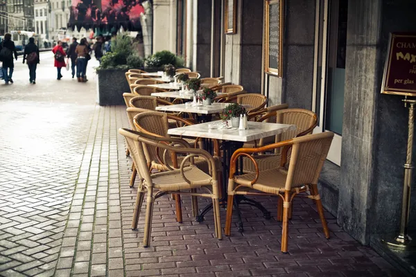 Straßencafé in der europäischen Stadt — Stockfoto