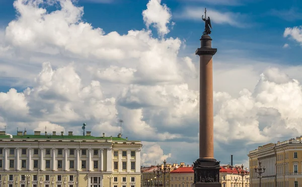 Vista de São Petersburgo. A Coluna Alexander na Praça do Palácio — Fotografia de Stock