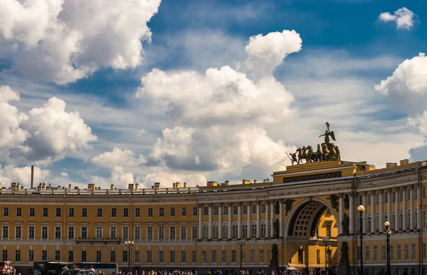 Plaza del Palacio en San Petersburgo, Rusia Imagen de stock