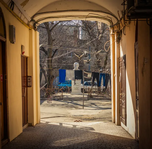 Παλιά σκοτεινή πύλη σε Οδησσός, Ουκρανία — Φωτογραφία Αρχείου