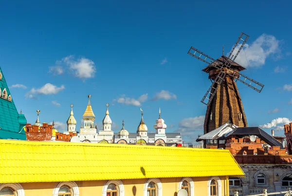 O moinho de vento em Izmailovo Kremlin, Moscou — Fotografia de Stock