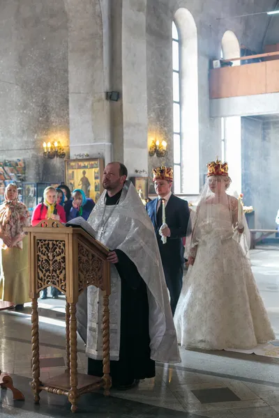 Bride and groom during orthodox wedding ceremony — Stock Photo, Image