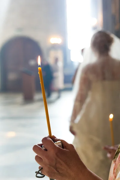 Durante a cerimônia de casamento ortodoxa — Fotografia de Stock