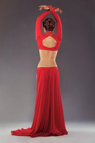 빨간 옷에 화려한 스포티 한 여자 — 스톡 사진