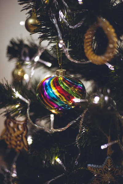 Крупный План Украшения Рождества Дереве — стоковое фото