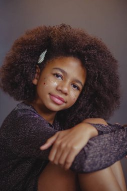 Güzel hayalperest kızın portresi